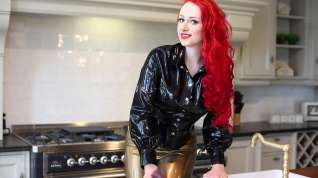 Online film Miss Fetilicious in Latex Kitchen