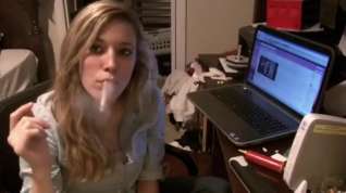 Online film Hot Blond Smoking
