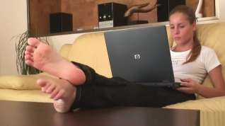 Online film Feet Girl with Laptop