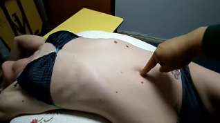 Online film Belly button tickle lick and play