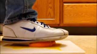 Online film Nike Cortez Orange Stomp