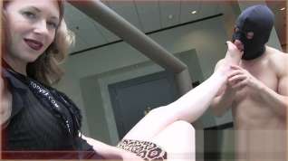 Online film HE WORSHIPS HER BARE FEET AND SHOES IN A PUBLIC HOTEL LOBBY DIRTY FEET