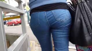 Online film Beautiful lady ass in blue jean walking
