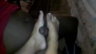 Online film Hubby records BBC cum on his wife 's mature feet