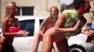 Online film SEXY GIRLS WASH A CAR TWERK