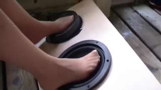 Online film Smelly female nylonfeet play with loudspeakers