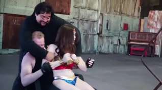 Online film Sexy Wondergirl Takes Out Two Thugs