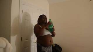 Online film BBW sprite chugging