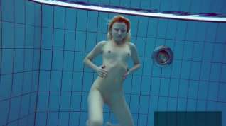 Online film Milana makes a show in the pool