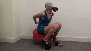 Online film gasmask bondage