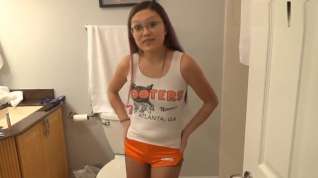 Online film Mina pees her Hooters outfit & heels