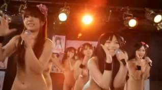 Online film japanese naked girls sing and dance on the stage