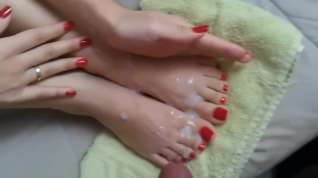 Online film Sexy Brazilian Feet Get Sprayed with Cum