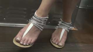 Online film shoeplay sandal