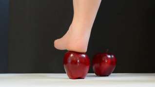 Online film Feet Apple Crush