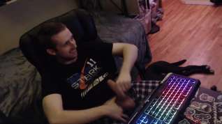 Online film Gay stud jerks huge uncut cock for live webcam audience