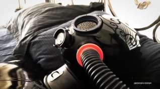 Online film Gasmask Breathplay