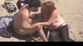 Online film Estrangeiro - Hidden Cam Couple, plump woman sex in beach