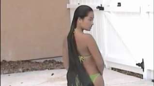 Online film A woman of the long hair enters the pool