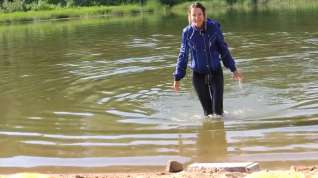 Online film Wetlook Bathing in river