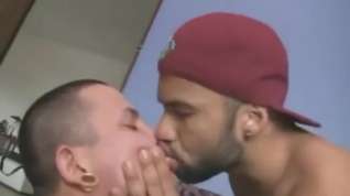 Online film (Re-Upload) Gay tongue kissing compilation 3