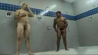 Online film Two muscular marines take a long shower.