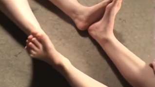 Online film Natasha and Janel compare feet