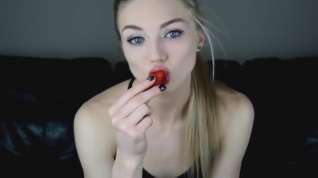 Online film SexyLucy69 - Lucy and Strawberries