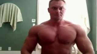 Online film RIPPED Bodybuilder bulking up