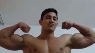 Online film Hot Muscled Big Dick Brazilian Jerks Off & Cums