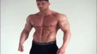 Online film sexy bodybuilder