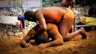 Online film Real wrestlers , real sweat in langot