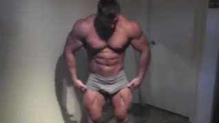 Online film Bodybuilder - Muscle Posing!
