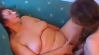 Online film Chubby Granny Having Fun With A Young Cock