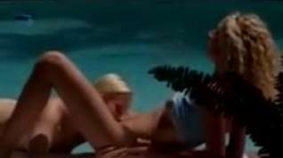 Online film Two blondes have sex by the pool