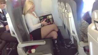 Online film Blonde MILF Boards Airplane In Black Stockings And Boots