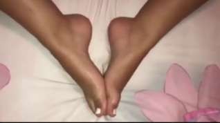Online film Anneta moves her sexy (size 39) feet
