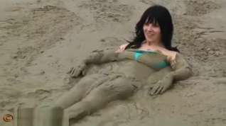 Online film Busty lady in tights and mud