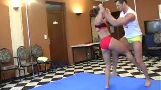 Online film EX-GYMNAST SARA WHIPPING ASS PART 2