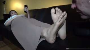 Online film Tired feet worship
