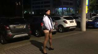 Online film Crossdresser masturbating in public