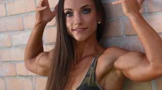 Online film Beautiful FBB Flexing Her Biceps