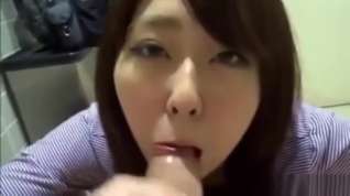 Online film Asian GF blowing bathroom on her break