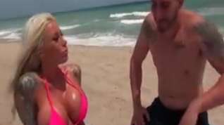 Online film Dirty Blonde Milf Tanning At The Beach Gets All Oiled Up