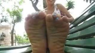 Online film Latin Girl Shows Off Her Feet Outdoors