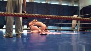 Online film Amateur Dykes Wrestling With Passion