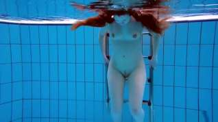 Online film Sexy Girl Shows Magnificent Young Body Underwater