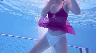 Online film Proklova Takes Off Bikini And Swims Under Water