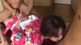 Online film Japanese Milf Arousing Babe In Kimono Enjoys Two Cocks In Do