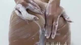 Online film Shower Babe Soaps Up Her Butt